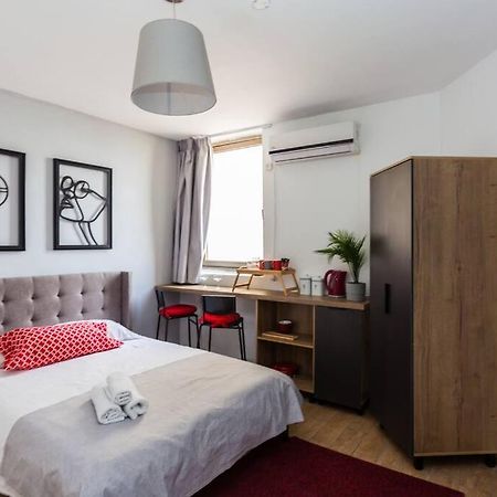 Апартаменты Perfectly Located Studio, Seaview, 2 Min To Sea! #6 Тель-Авив Экстерьер фото